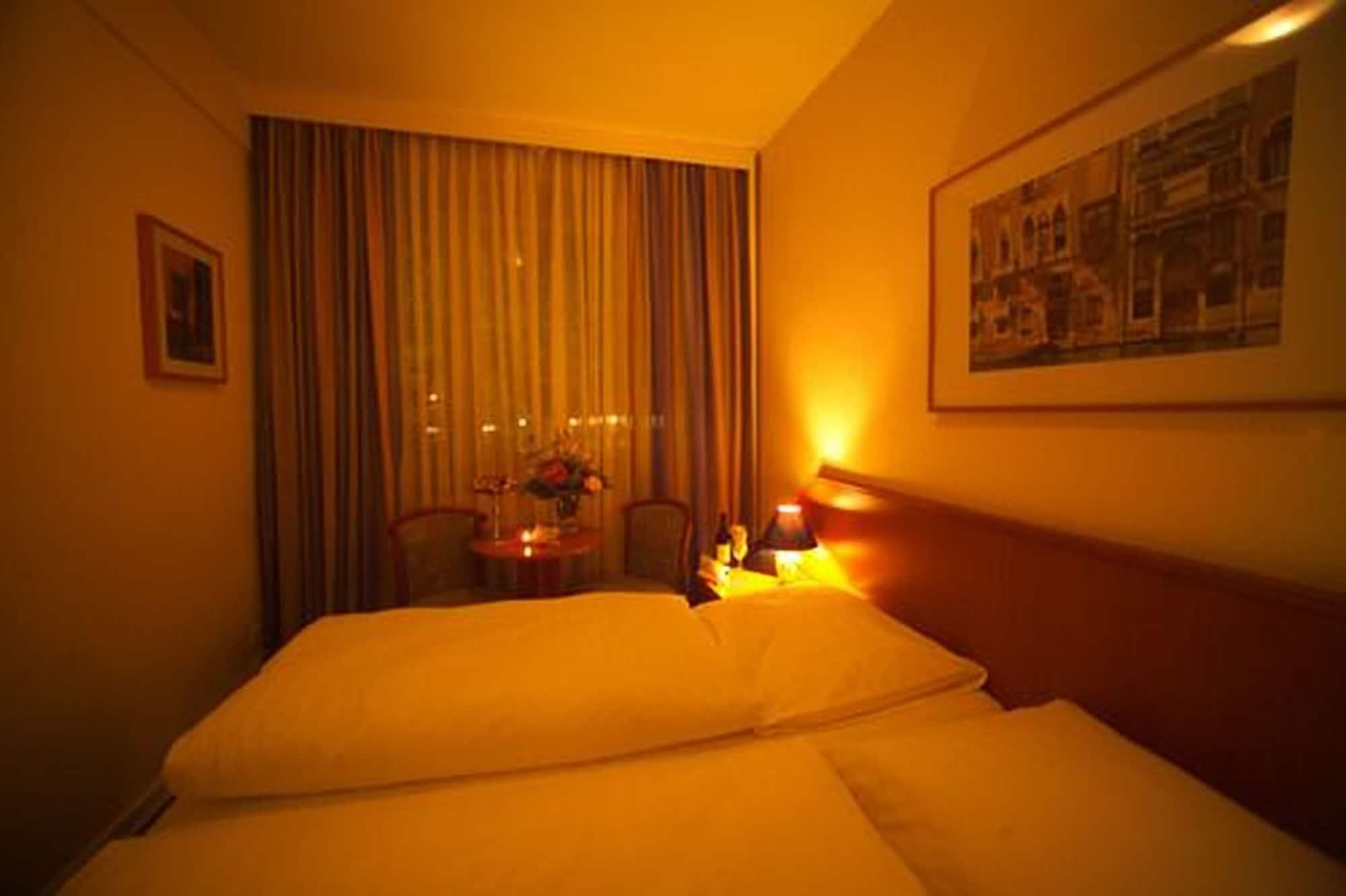 Hotel Mercedes/Centrum Hamburg Dış mekan fotoğraf