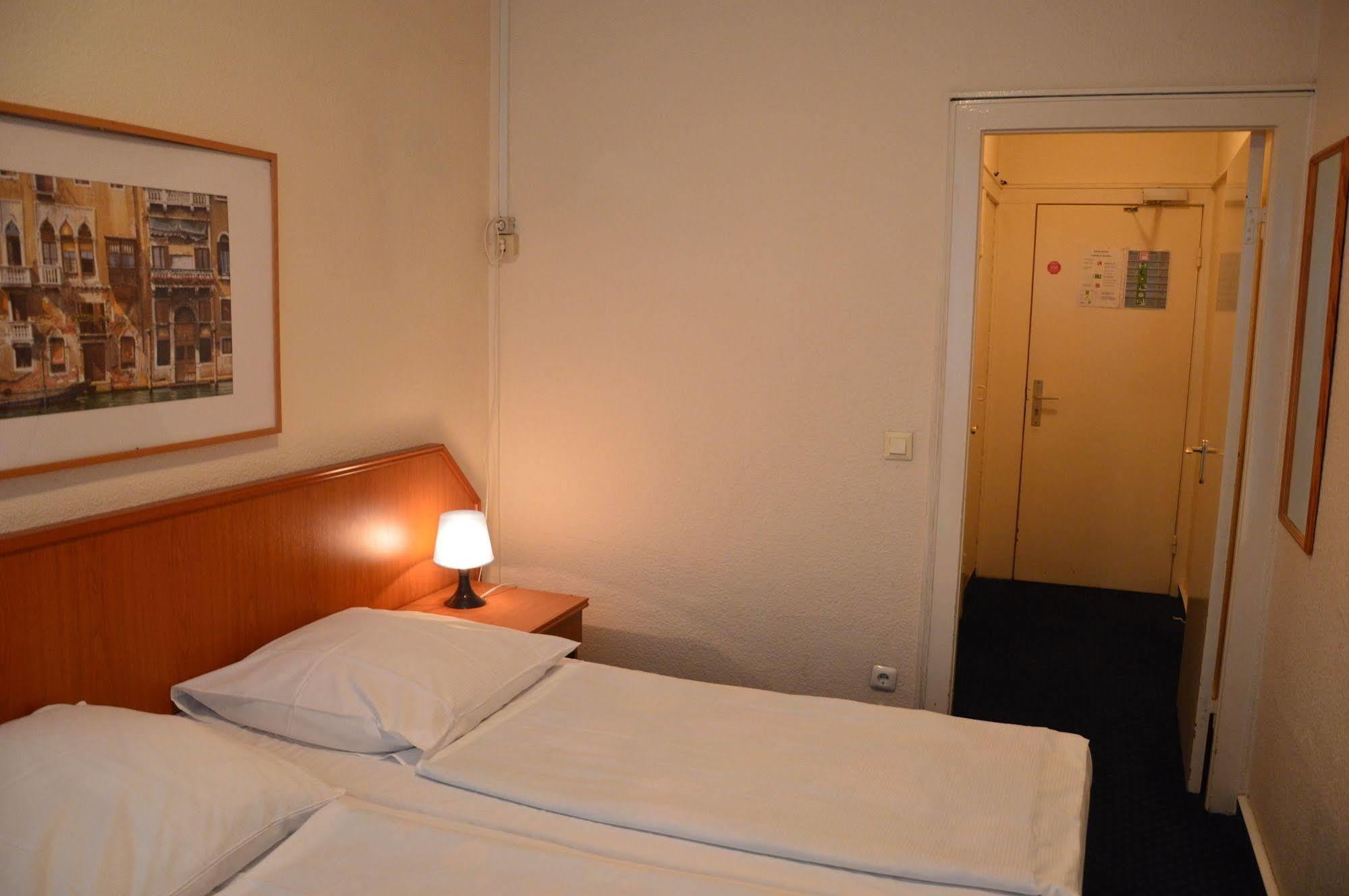 Hotel Mercedes/Centrum Hamburg Dış mekan fotoğraf